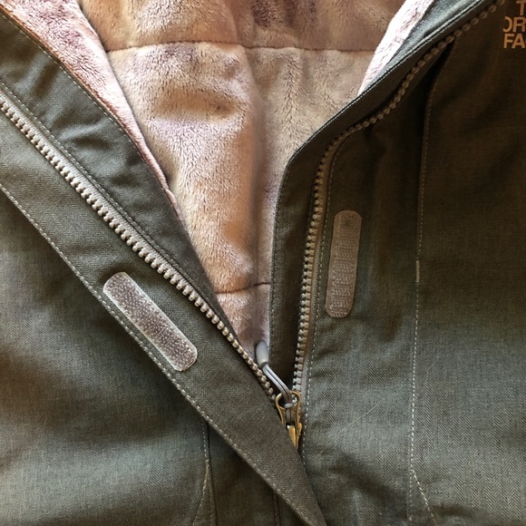 The North Face Grey and Purple Women's Inlux Insulated Jacket - Picture 5 of 10